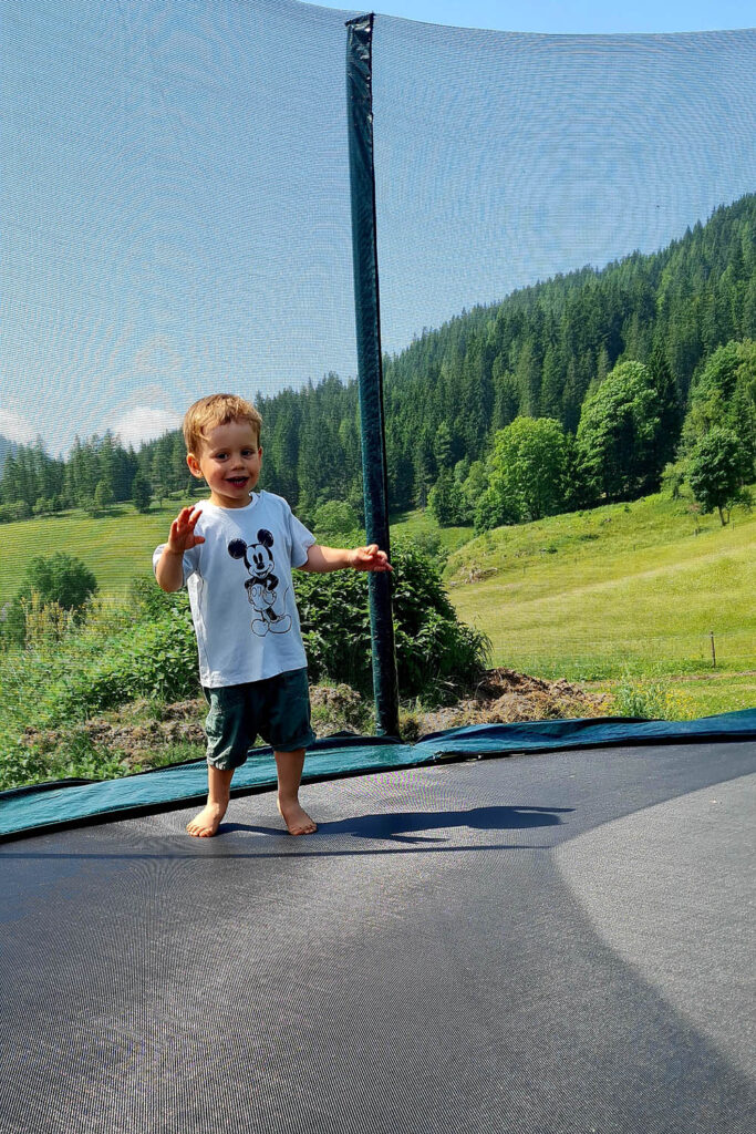 Kinderspielplatz am Bauernhofurlaub Mittersteghof Filzmoos, Salzburger Land