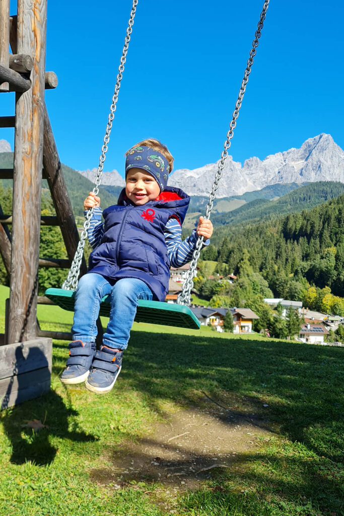 Kinderspielplatz am Bauernhofurlaub Mittersteghof Filzmoos, Salzburger Land