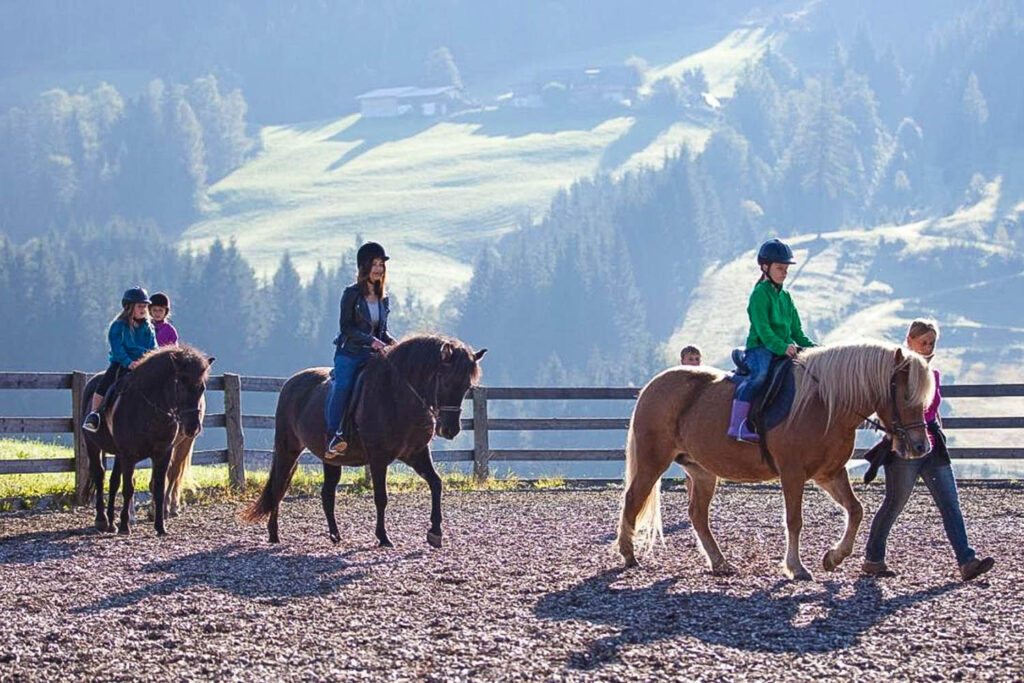 Reiten am Bauernhof - Urlaub am Bio-Bauernhof Mittersteghof Filzmoos, Österreich